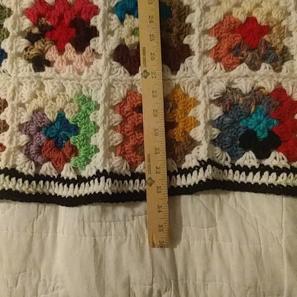 Laigh-Logan Creations - crochet baby afghan - Picture 3 of 3